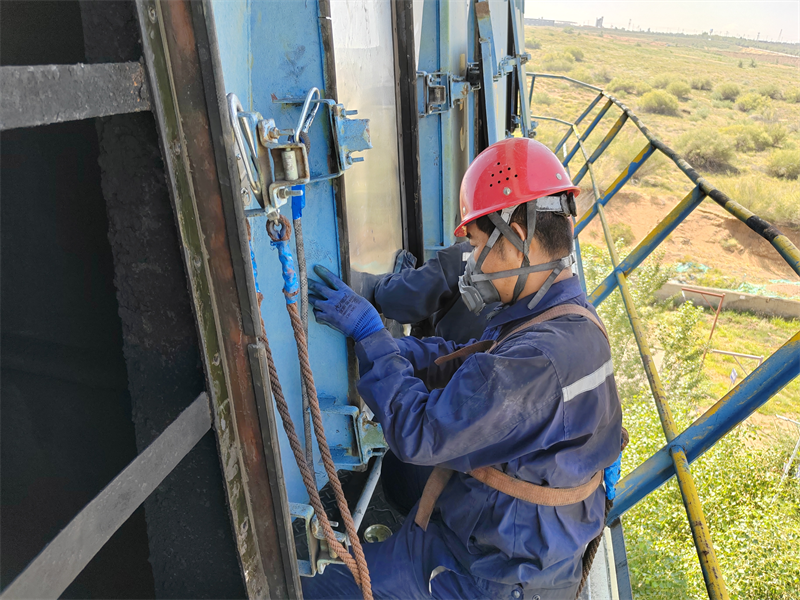 神木分公司水煤浆厂的“硬汉”3.png 神木分公司水煤浆厂的“硬汉”3.png