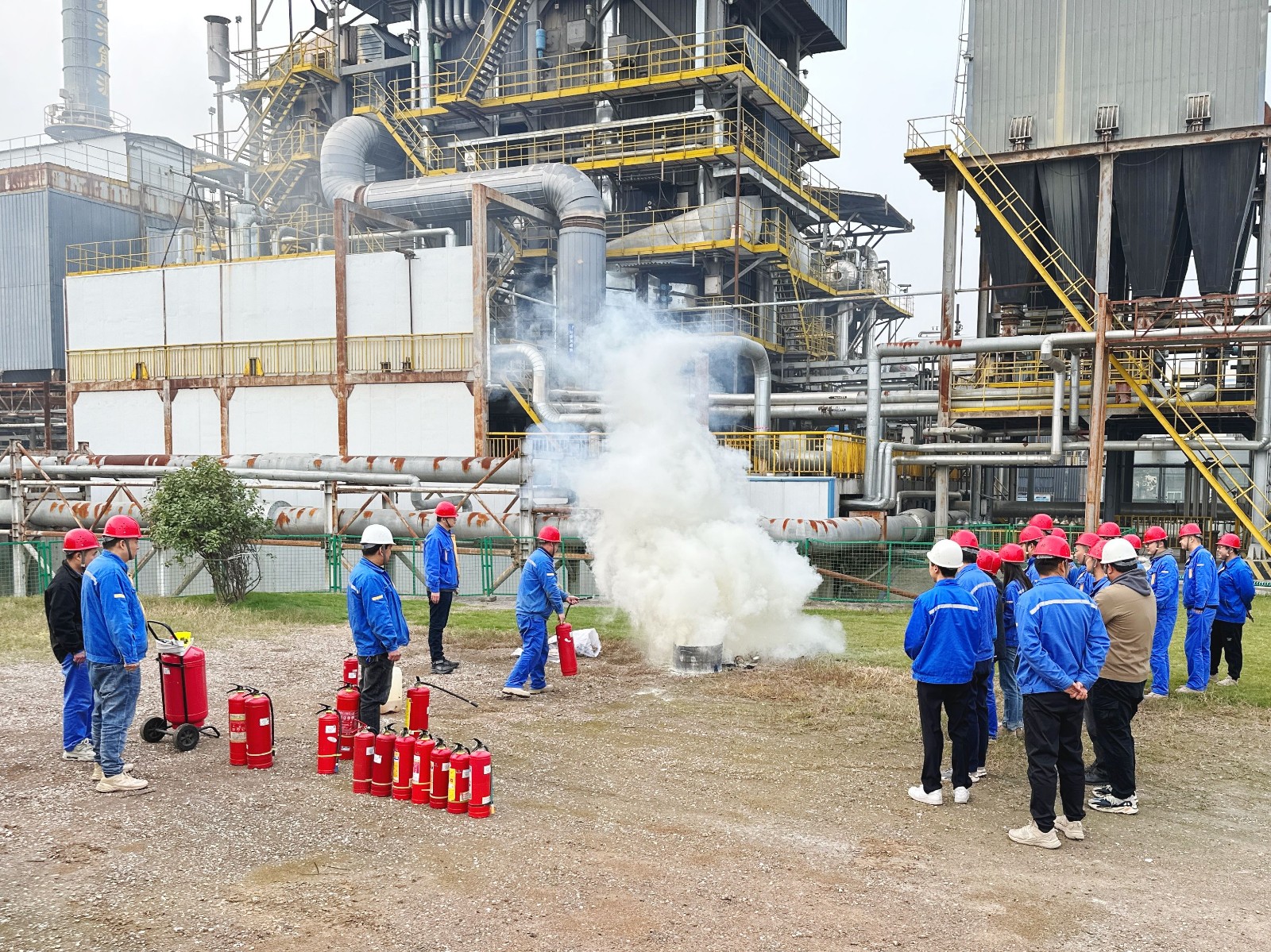 消防演练4.jpg 消防演练4.jpg