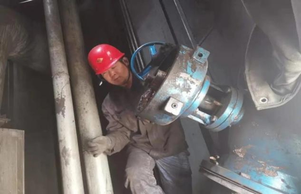 新型能源神木分公司:看看检修现场的“流行色”4.jpg 新型能源神木分公司:看看检修现场的“流行色”4.jpg